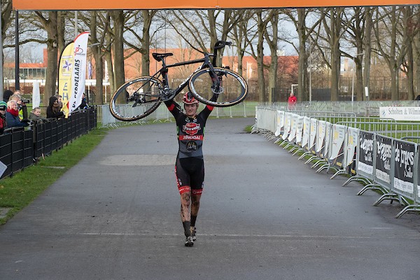 Bentveld onbedreigd naar nationale titel