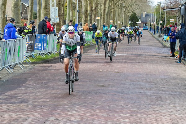 Thalita de Jong wint Ronde de Mouscron