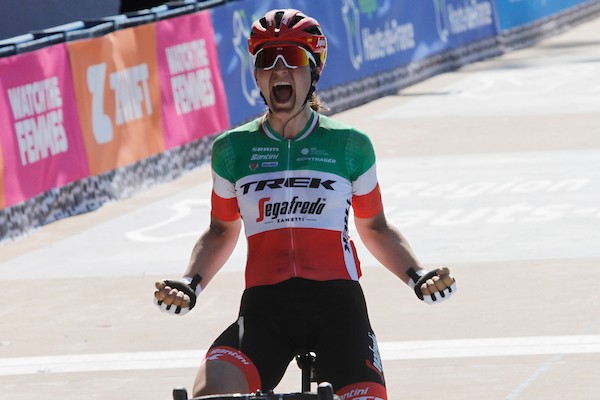 Longo Borghini wint Parijs-Roubaix Femmes