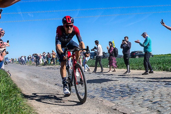 Parijs-Roubaix is voor Van Baarle