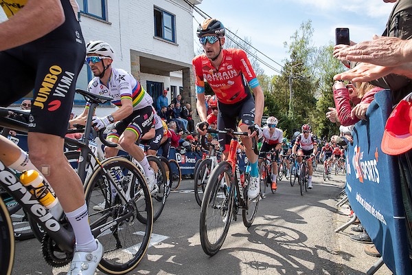 Teuns wint Waalse Pijl, Poels juicht mee