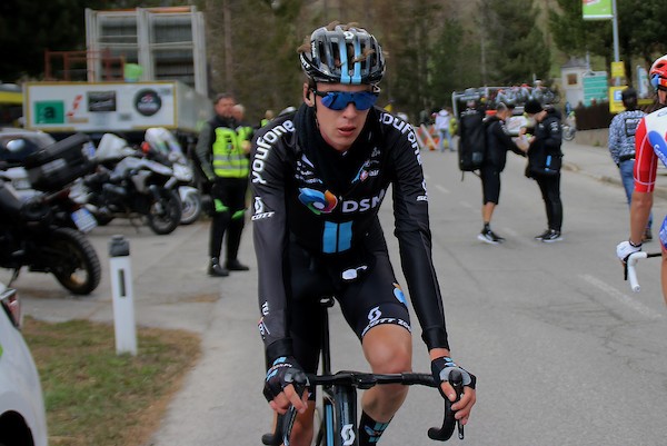 Arensman tweede in zware Giro-rit