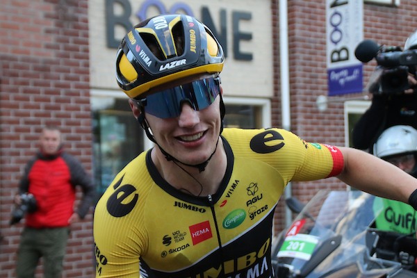 Olav Kooij wint Heistse Pijl