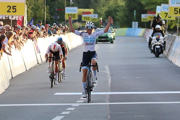 Lucinda Brand wint openingsrit Zwitserland