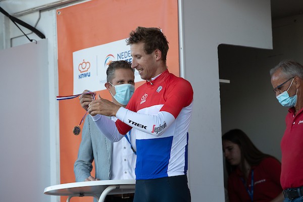 Bauke Mollema wint zijn eerste rood-wit-blauw