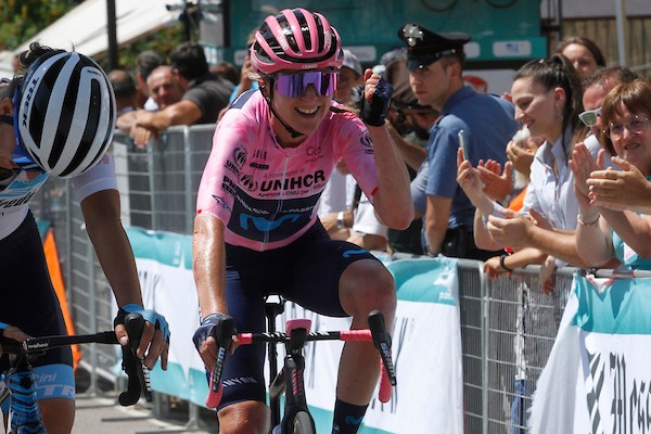 Van Vleuten houdt stand in Giro Donne