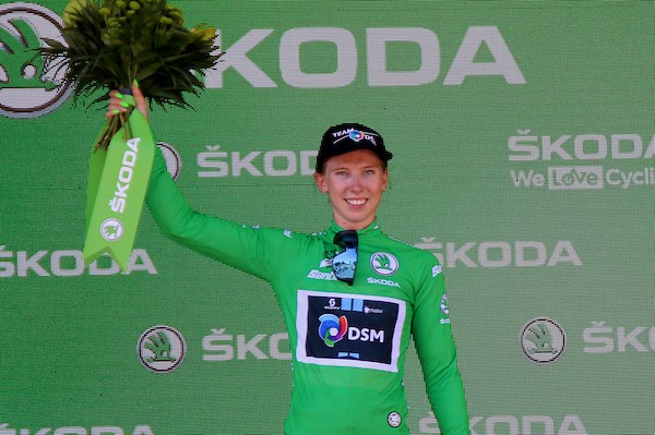 Wiebes wint opnieuw in Tour Femmes
