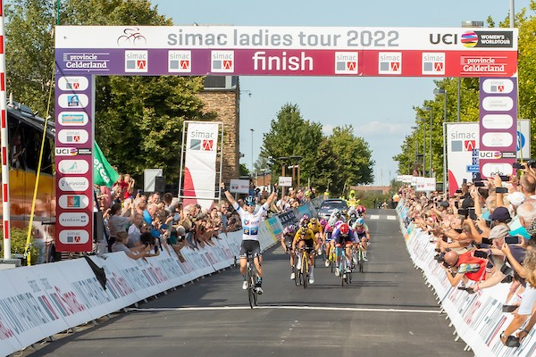 Eerste zege Simac Ladies Tour voor Wiebes