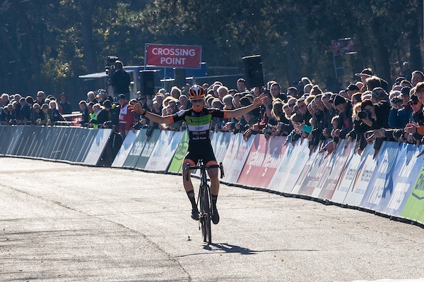 Van den Eijnden wint ook in Hilvarenbeek