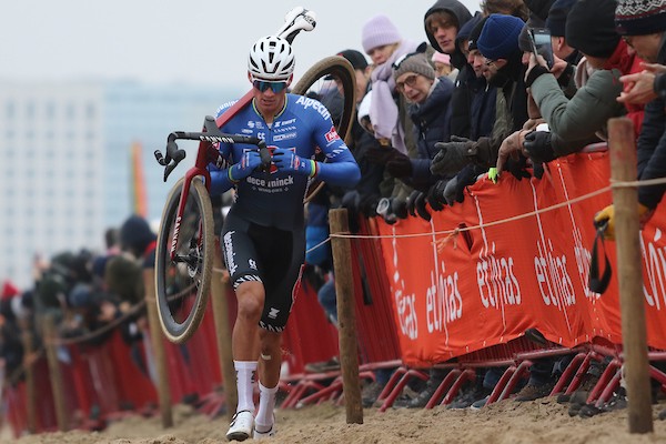 Van der Poel zet grote stappen op UCI-lijst