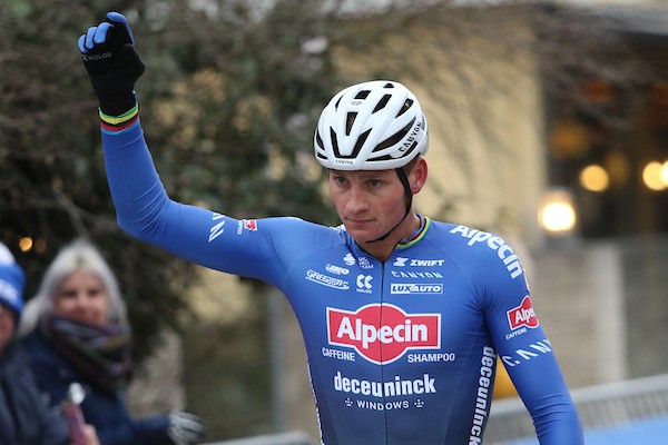 Van der Poel herstelt de orde in Gavere