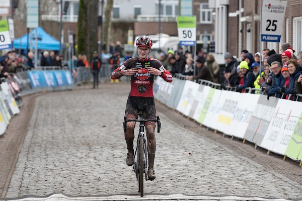 NK's veldrijden naar Oisterwijk en Huijbergen