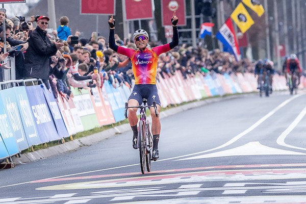 Amstel Gold Race: bij de vrouwen wint Vollering