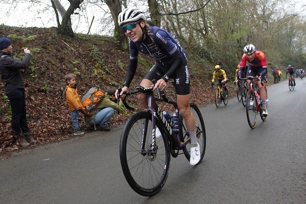 Kastelijn verovert bergtrui in Tour Femmes