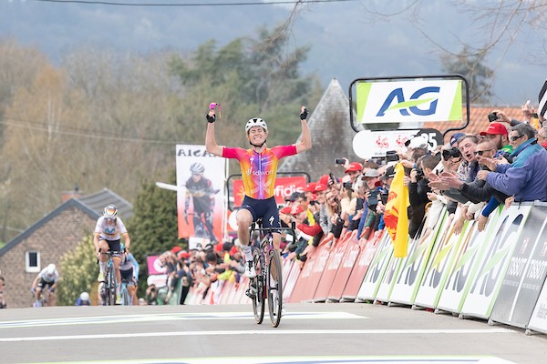 Vollering wint haar eerste Waalse Pijl