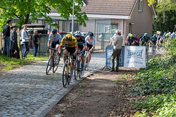 Menno Huising wint Flèche Ardennaise