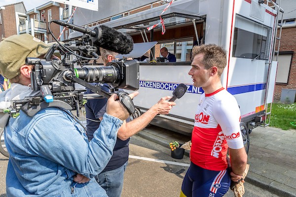 Van der Woude wint bergtrui in Cro Race