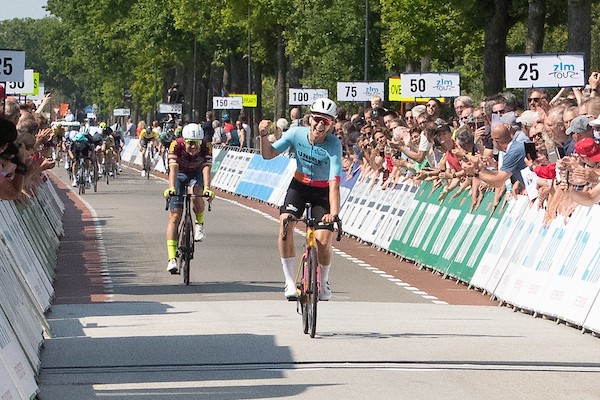 ZLM Tour: in 's-Heerenhoek wint Vandevelde