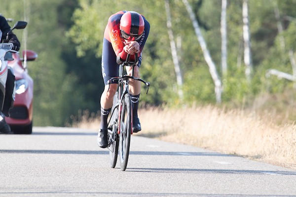 Sterke tijdrit helpt Arensman vooruit in klassement Giro