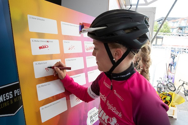 Cent leidt in Women Cycling Series