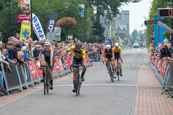 Van Randeraat wint eerste Omloop Ooststellingwerf