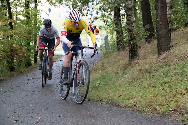 Noor Smoras verslaat Versloot in Axel