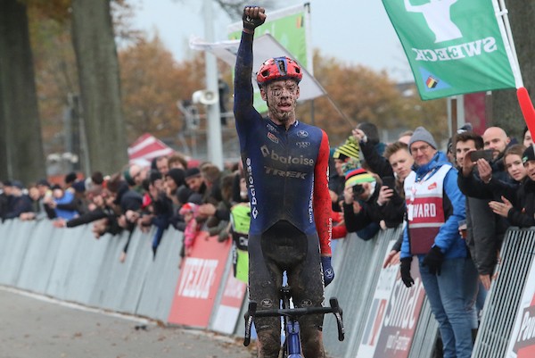 Ronhaar en Alvarado winnen in Dendermonde