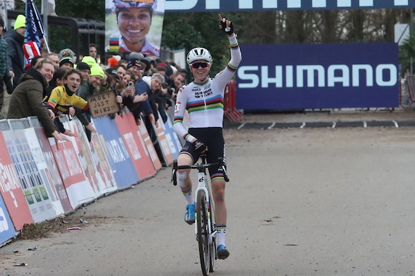 Van Empel naar winst in Zolder