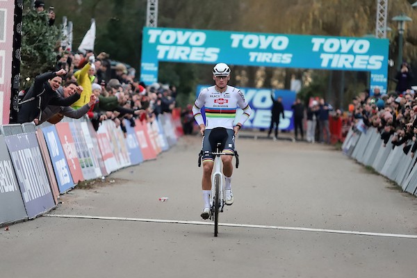 Van der Poel ook primus in Antwerpen