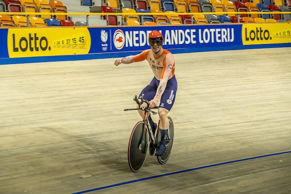 Lavreysen knalt naar eerste NK-goud op kilometer