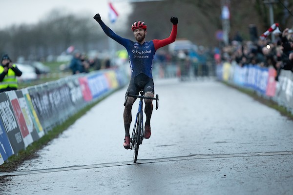 Joris Nieuwenhuis soleert naar de nationale titel