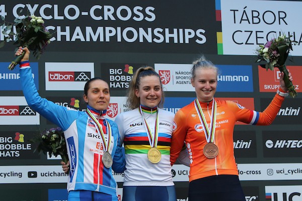 Leonie Bentveld naar brons op WK Cross