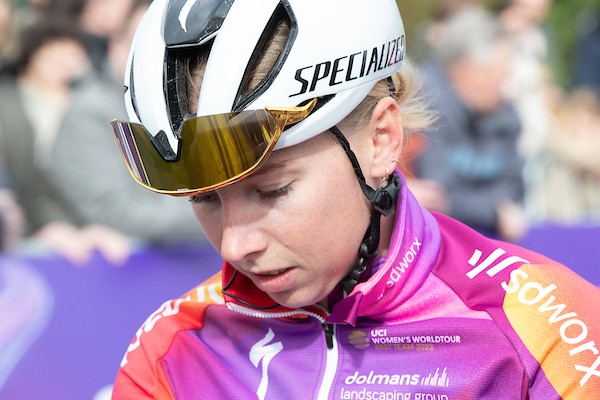 Wiebes derde in chaotische sprint Burgos