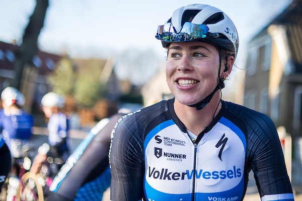 Sofie van Rooijen snelt naar overwinning in Zeeland
