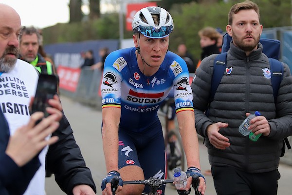 Olav Kooij moet buigen voor Tim Merlier