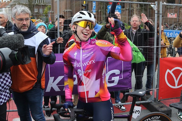 Wiebes naar de winst in Wevelgem