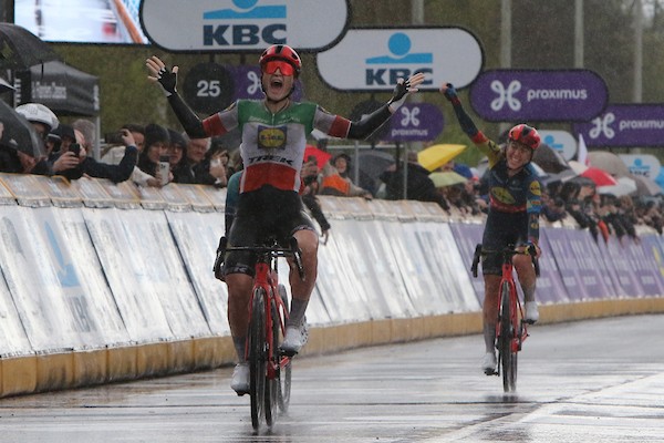 Van Anrooij is derde in Ronde van Vlaanderen