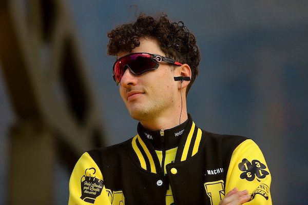 Van Dijke over eigen straat in ZLM Tour