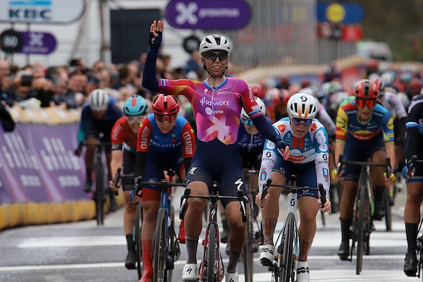 Wiebes naar vier op rij in Scheldeprijs