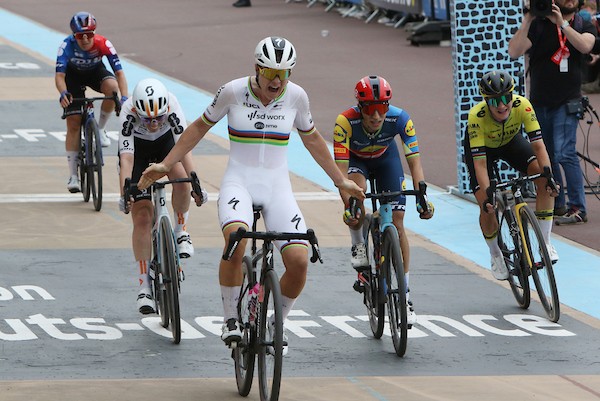 Kopecky wint Parijs-Roubaix, Vos is vierde