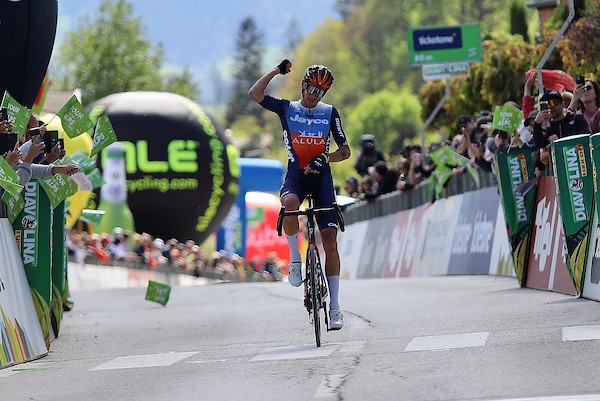 De Marchi wint in Tour of Alps, Poels schuift op