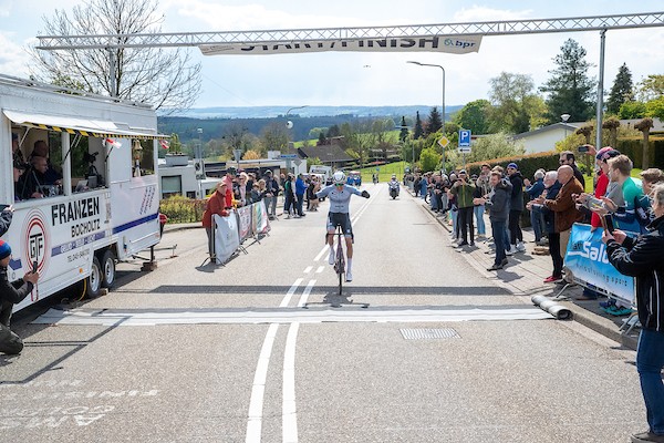 Loman wint Bergomloop van Simpelveld