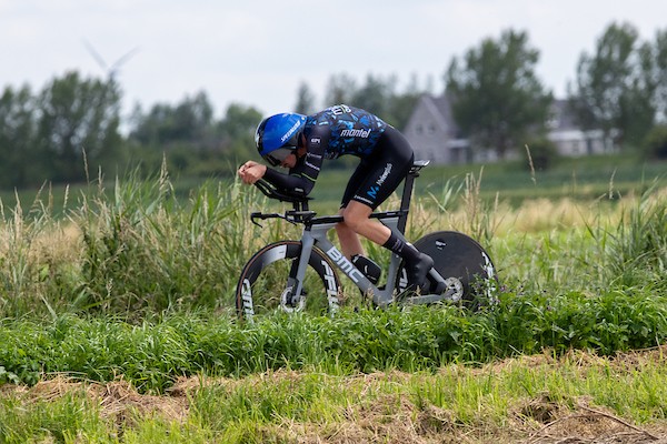 Wessel Mouris wint NK tijdrijden voor beloften