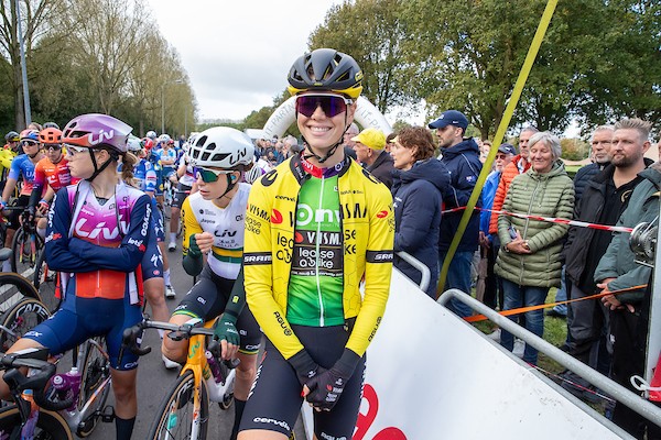 Lieke Nooijen langer bij Visma-LAB
