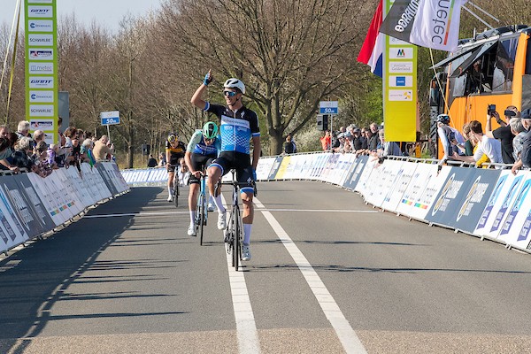 Olympia's Tour: op de Adsteeg wint De Jong