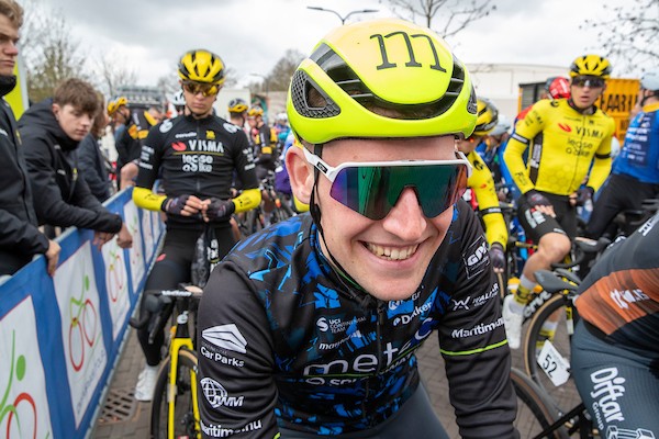 Van der Tuuk vindt profploeg