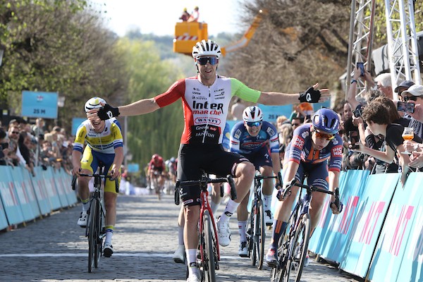Van den Broek tweede in Volta Classic