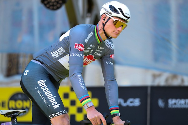 Van der Poel ziet dappere poging in slotkilometer stranden