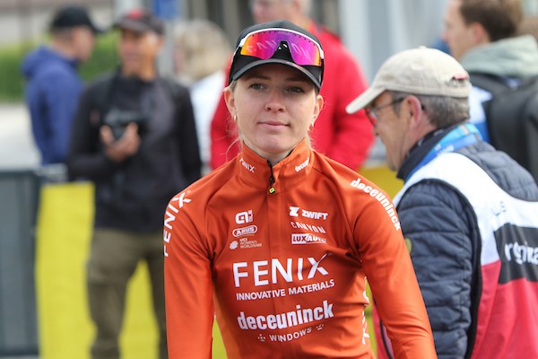 Rooijakkers herstelt zich van tijdverlies in Giro