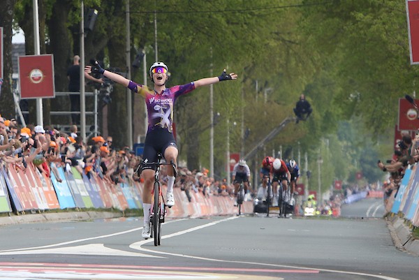 Bredewold wint  in Itzulia Women